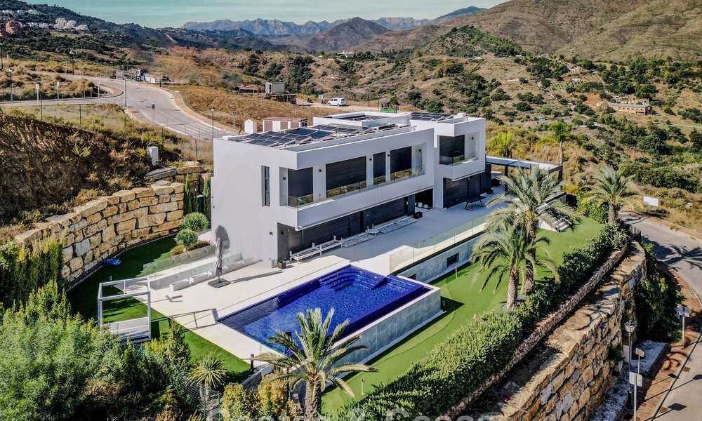 Villa de lujo moderna y completamente nueva con vistas al mar en venta en un resort de golf en Mijas, Costa del Sol 791691