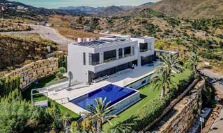 Villa de lujo moderna y completamente nueva con vistas al mar en venta en un resort de golf en Mijas, Costa del Sol 791691 