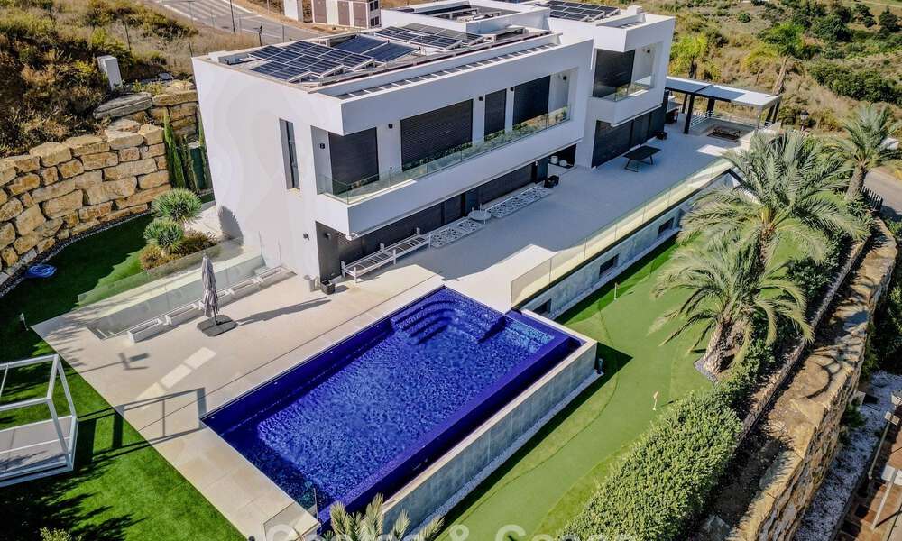 Villa de lujo moderna y completamente nueva con vistas al mar en venta en un resort de golf en Mijas, Costa del Sol 791692