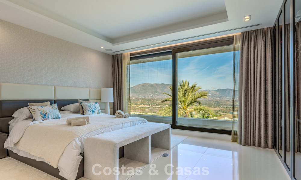 Villa de lujo moderna y completamente nueva con vistas al mar en venta en un resort de golf en Mijas, Costa del Sol 791696