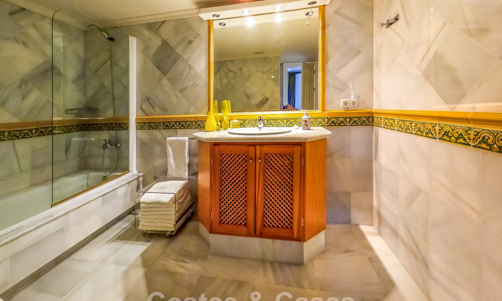 Ático listo para entrar a vivir con impresionantes vistas al mar en venta en Marbella - Benahavís 791769