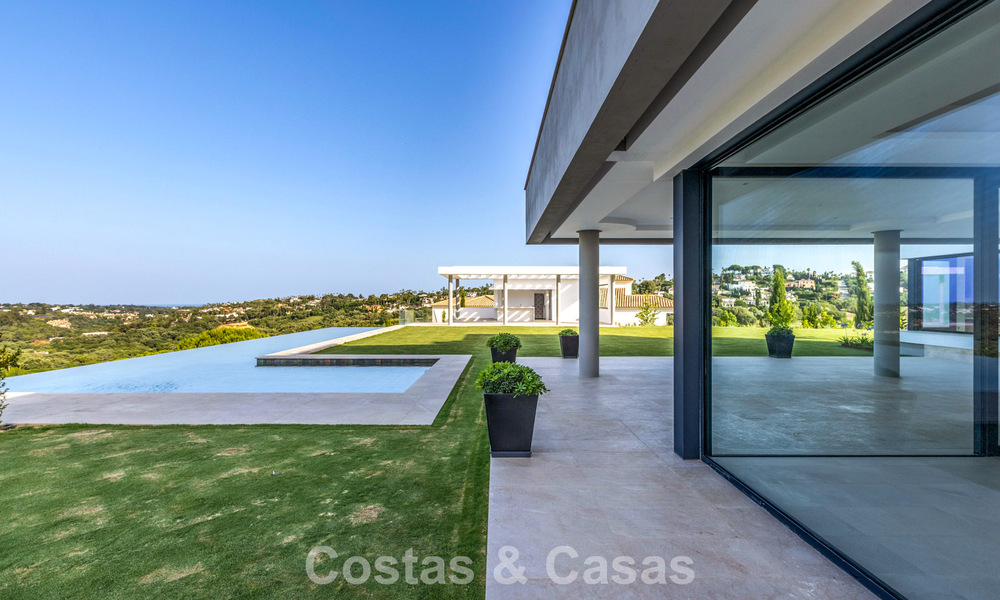 Villa de lujo de nueva construcción con diseño contemporáneo avanzado en venta en Sotogrande Alto, Costa del Sol 791840