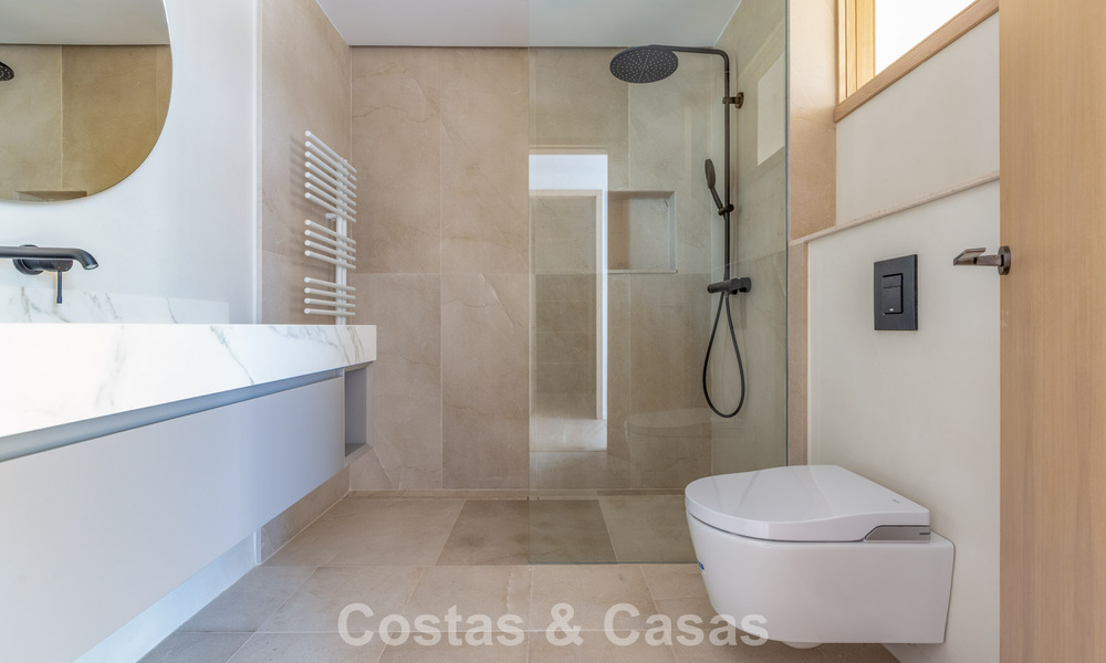 Villa de lujo de nueva construcción con diseño contemporáneo avanzado en venta en Sotogrande Alto, Costa del Sol 791849