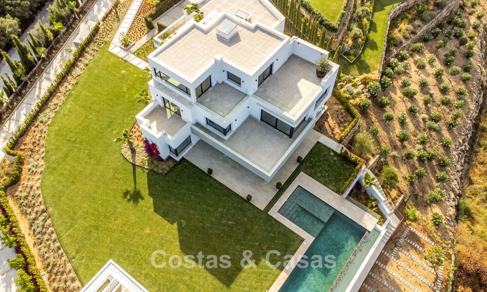 Villa de lujo de nueva construcción con diseño contemporáneo avanzado en venta en Sotogrande Alto, Costa del Sol 791854