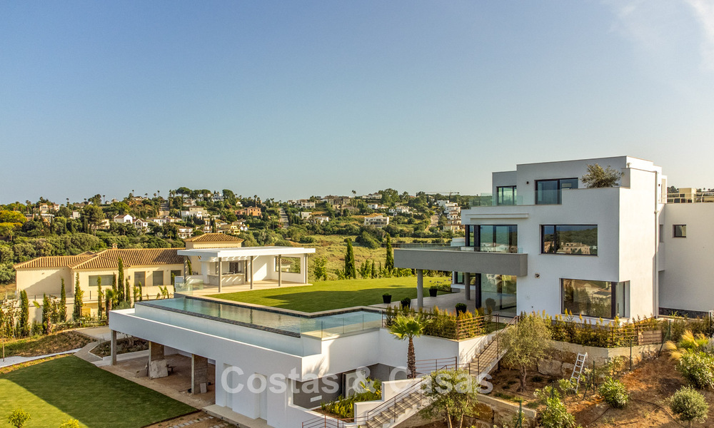 Villa de lujo de nueva construcción con diseño contemporáneo avanzado en venta en Sotogrande Alto, Costa del Sol 791856