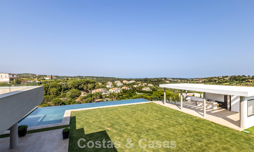 Villa de lujo de nueva construcción con diseño contemporáneo avanzado en venta en Sotogrande Alto, Costa del Sol 791860