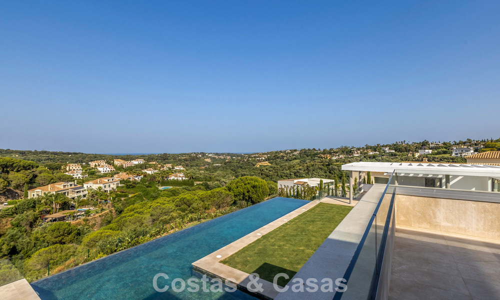 Villa de lujo de nueva construcción con diseño contemporáneo avanzado en venta en Sotogrande Alto, Costa del Sol 791864