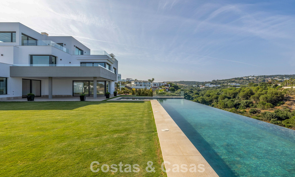 Villa de lujo de nueva construcción con diseño contemporáneo avanzado en venta en Sotogrande Alto, Costa del Sol 791867