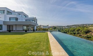 Villa de lujo de nueva construcción con diseño contemporáneo avanzado en venta en Sotogrande Alto, Costa del Sol 791867 