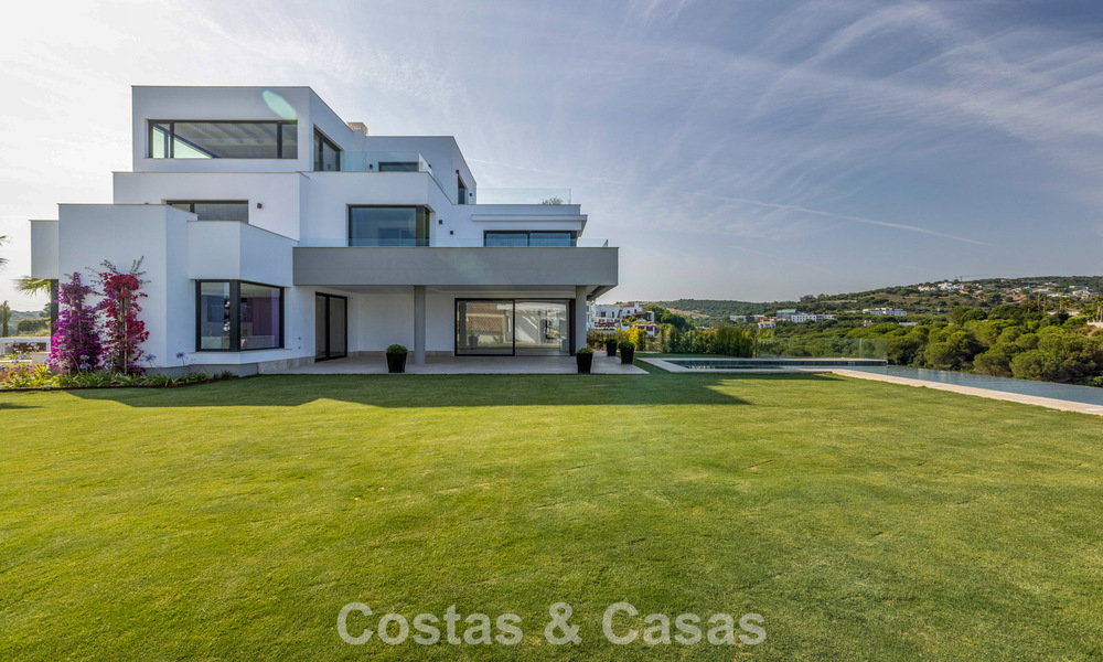 Villa de lujo de nueva construcción con diseño contemporáneo avanzado en venta en Sotogrande Alto, Costa del Sol 791877