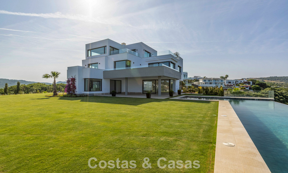 Villa de lujo de nueva construcción con diseño contemporáneo avanzado en venta en Sotogrande Alto, Costa del Sol 791881