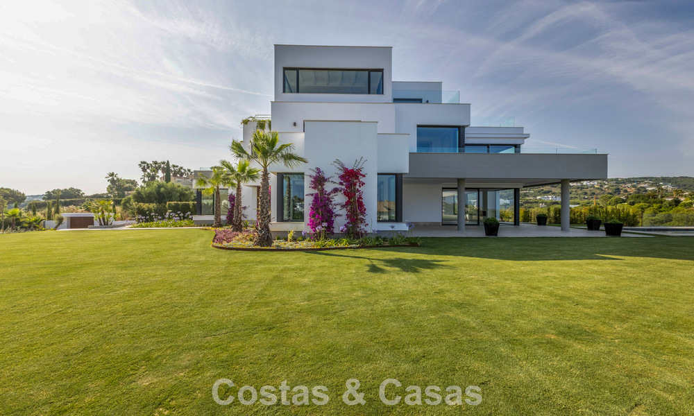 Villa de lujo de nueva construcción con diseño contemporáneo avanzado en venta en Sotogrande Alto, Costa del Sol 791887