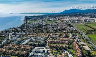 Apartamento listo para entrar a vivir en venta en una exclusiva urbanización en primera línea de playa entre Puerto Banús y San Pedro, Marbella 792035 