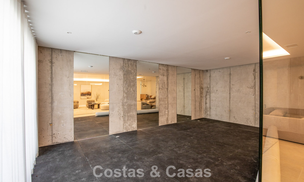 Villa de clase, lujosamente renovada en venta en Marbella - Benahavís 791987