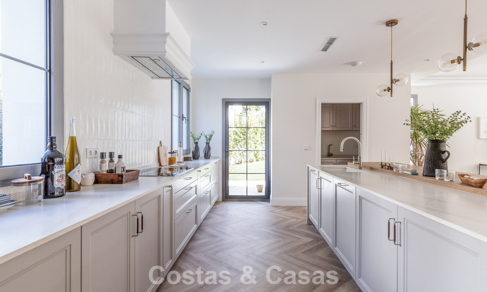 Villa de clase, lujosamente renovada en venta en Marbella - Benahavís 791997