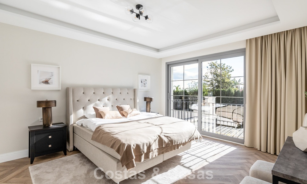 Villa de clase, lujosamente renovada en venta en Marbella - Benahavís 792000