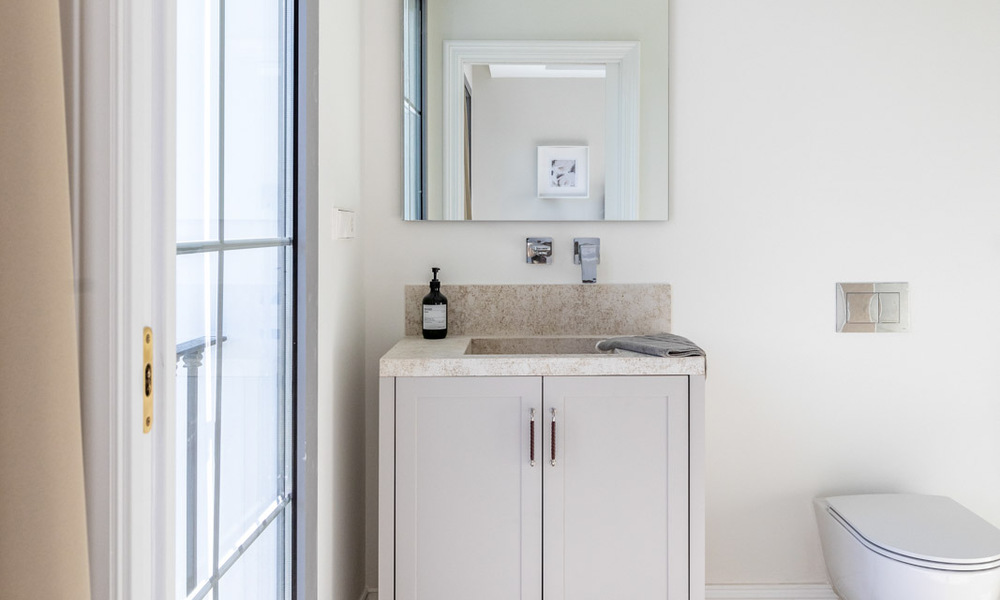 Villa de clase, lujosamente renovada en venta en Marbella - Benahavís 792002