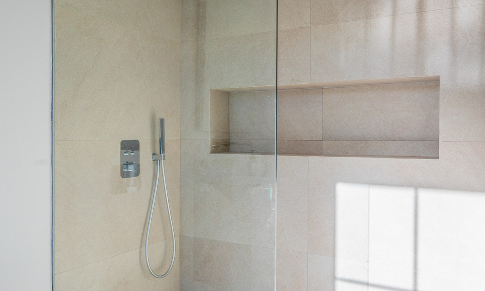 Villa de clase, lujosamente renovada en venta en Marbella - Benahavís 792003