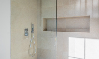 Villa de clase, lujosamente renovada en venta en Marbella - Benahavís 792003 