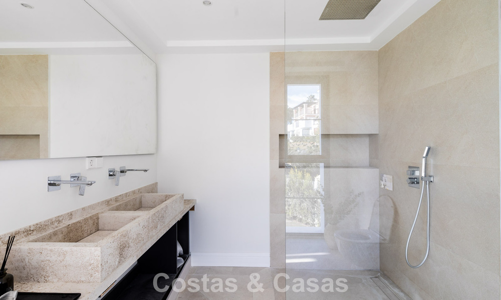 Villa de clase, lujosamente renovada en venta en Marbella - Benahavís 792007