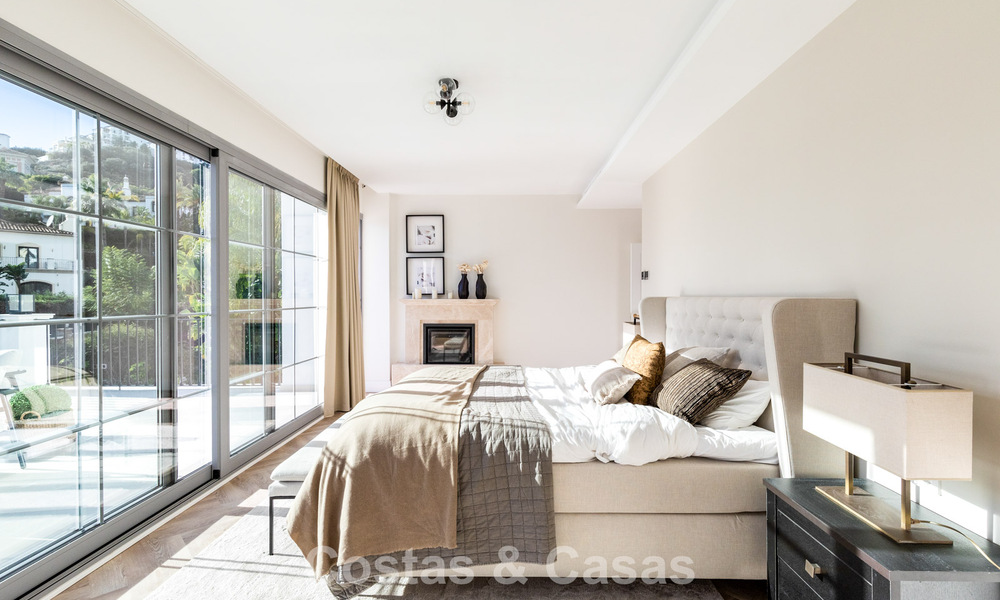 Villa de clase, lujosamente renovada en venta en Marbella - Benahavís 792008