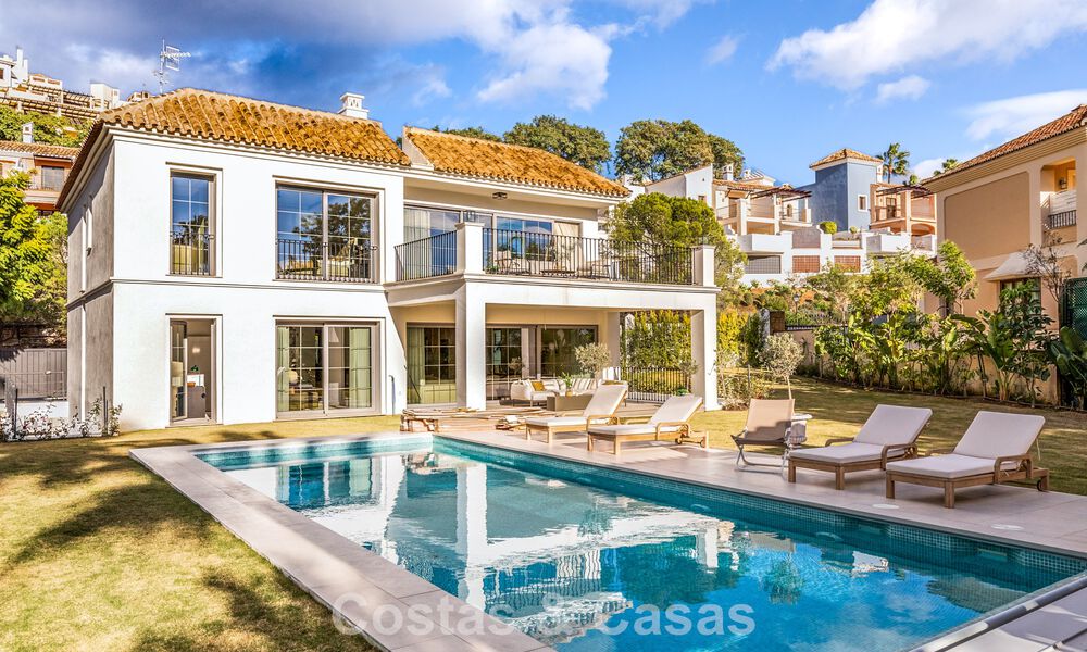 Villa de clase, lujosamente renovada en venta en Marbella - Benahavís 792012