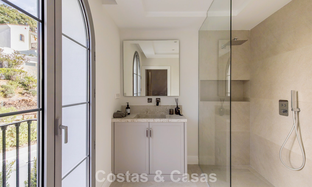 Villa de clase, lujosamente renovada en venta en Marbella - Benahavís 792019