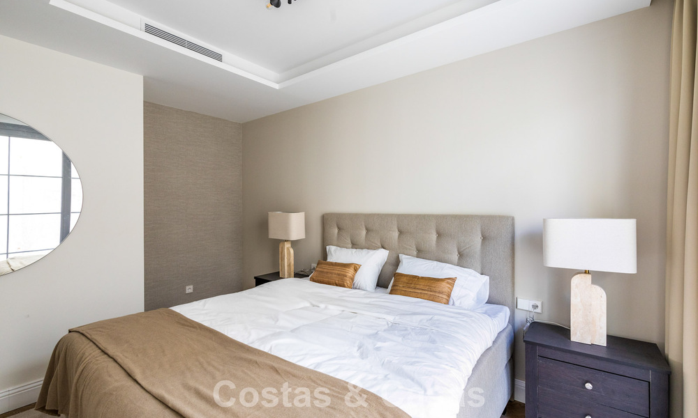 Villa de clase, lujosamente renovada en venta en Marbella - Benahavís 792024