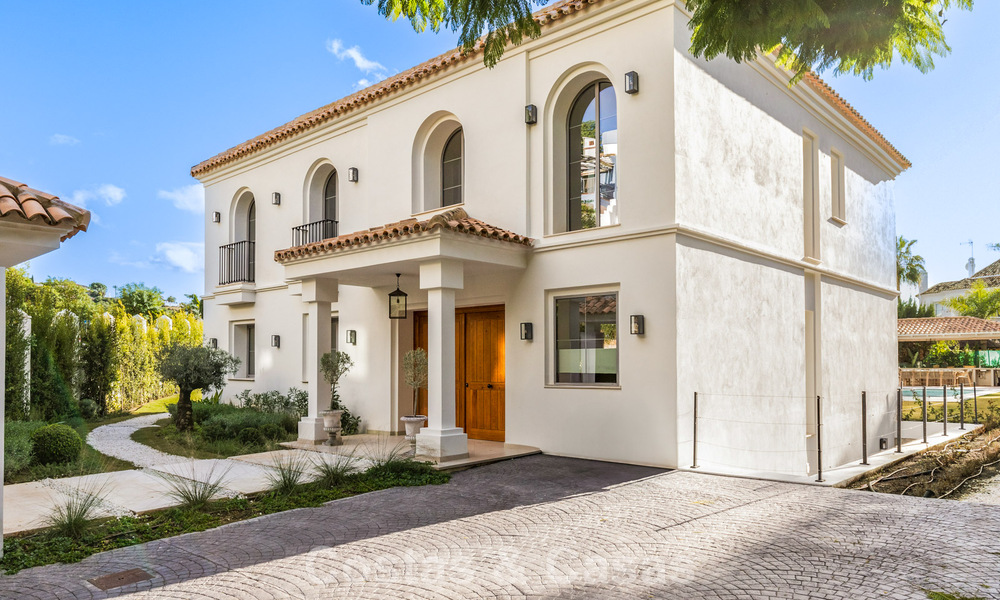 Villa de clase, lujosamente renovada en venta en Marbella - Benahavís 792055