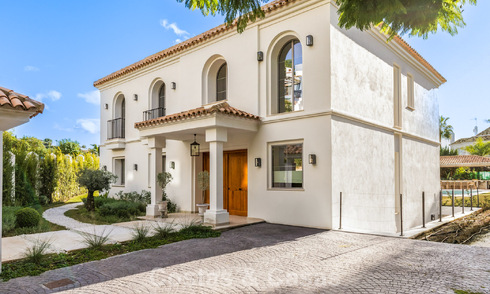 Villa de clase, lujosamente renovada en venta en Marbella - Benahavís 792055