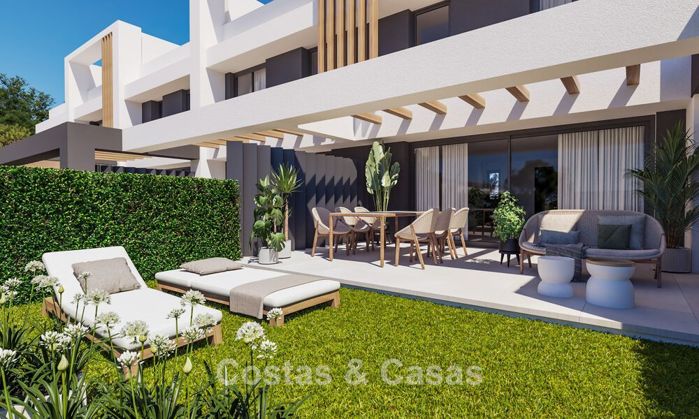Adosados contemporáneos de diseño moderno en venta en un entorno de golf en Mijas Costa, Costa del Sol 791819