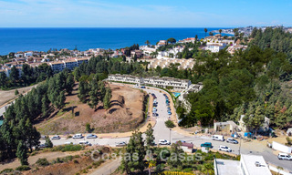 Adosados contemporáneos de diseño moderno en venta en un entorno de golf en Mijas Costa, Costa del Sol 791837 