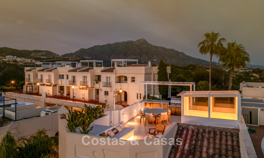 Elegante ático dúplex con vistas panorámicas en venta en La Quinta, Marbella - Benahavís 791940
