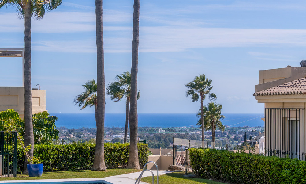 Elegante ático dúplex con vistas panorámicas en venta en La Quinta, Marbella - Benahavís 791955