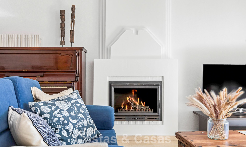 Apartamento muy amplio con jardín en venta en un complejo en primera línea de playa en la New Golden Mile entre Marbella y Estepona 792103