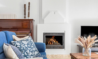 Apartamento muy amplio con jardín en venta en un complejo en primera línea de playa en la New Golden Mile entre Marbella y Estepona 792103 