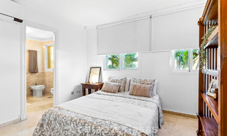 Apartamento muy amplio con jardín en venta en un complejo en primera línea de playa en la New Golden Mile entre Marbella y Estepona 792114 