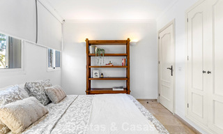 Apartamento muy amplio con jardín en venta en un complejo en primera línea de playa en la New Golden Mile entre Marbella y Estepona 792116 