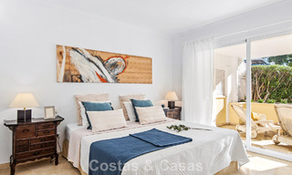 Apartamento muy amplio con jardín en venta en un complejo en primera línea de playa en la New Golden Mile entre Marbella y Estepona 792124 