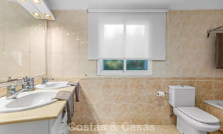 Apartamento muy amplio con jardín en venta en un complejo en primera línea de playa en la New Golden Mile entre Marbella y Estepona 792126 