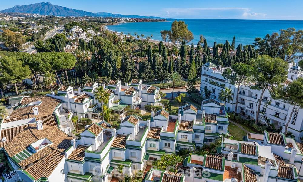Apartamento muy amplio con jardín en venta en un complejo en primera línea de playa en la New Golden Mile entre Marbella y Estepona 792137