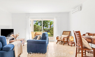 Apartamento muy amplio con jardín en venta en un complejo en primera línea de playa en la New Golden Mile entre Marbella y Estepona 792138 