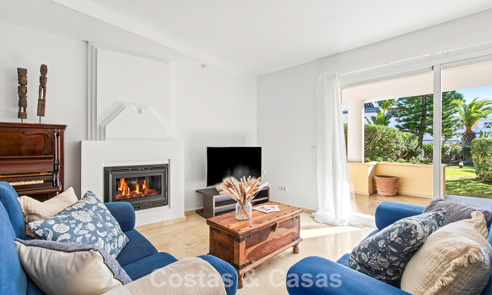 Apartamento muy amplio con jardín en venta en un complejo en primera línea de playa en la New Golden Mile entre Marbella y Estepona 792139