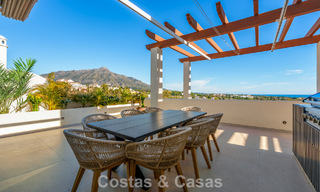 Ático renovado de estilo contemporáneo con piscina privada y vistas panorámicas al mar en Nueva Andalucía, Marbella 792142 