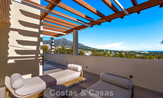 Ático renovado de estilo contemporáneo con piscina privada y vistas panorámicas al mar en Nueva Andalucía, Marbella 792144 