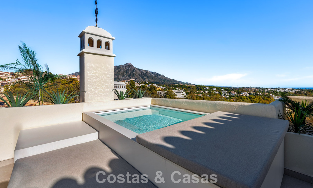 Ático renovado de estilo contemporáneo con piscina privada y vistas panorámicas al mar en Nueva Andalucía, Marbella 792149