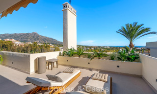 Ático renovado de estilo contemporáneo con piscina privada y vistas panorámicas al mar en Nueva Andalucía, Marbella 792152 