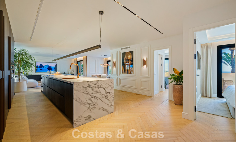 Ático renovado de estilo contemporáneo con piscina privada y vistas panorámicas al mar en Nueva Andalucía, Marbella 792154