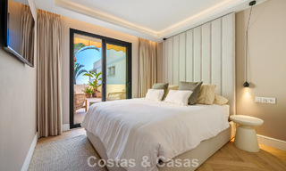 Ático renovado de estilo contemporáneo con piscina privada y vistas panorámicas al mar en Nueva Andalucía, Marbella 792155 