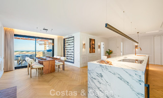 Ático renovado de estilo contemporáneo con piscina privada y vistas panorámicas al mar en Nueva Andalucía, Marbella 792163 